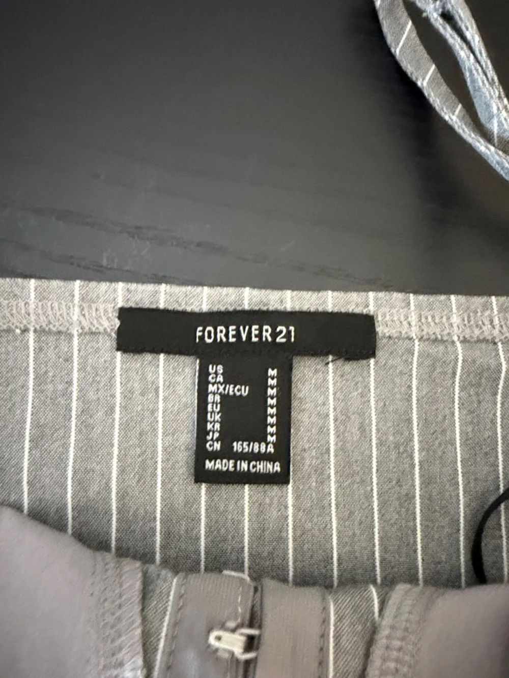 Forever 21 Gray & White top - Picture 2 of 3